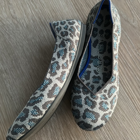 Rothy’s Grey Blue Spotted Leopard Flats - Picture 5 of 6